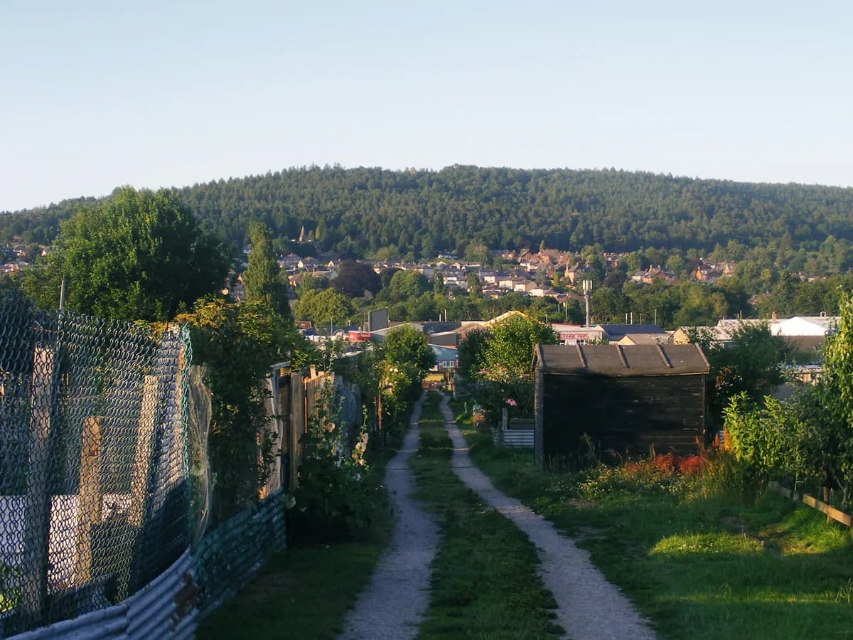 Titelbild der Anzeige Kleingarten mit Holzlaube in ruhiger Randlage